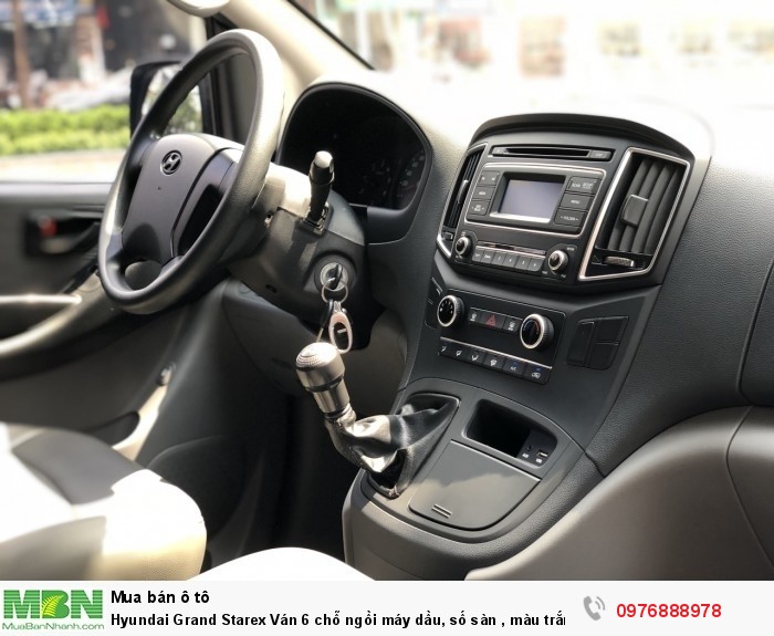 Hyundai Grand Starex Ván 6 chỗ ngồi máy dầu, số sàn , màu trắng, Sản xuất 2016
