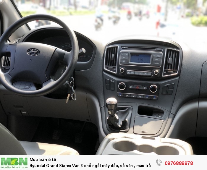Hyundai Grand Starex Ván 6 chỗ ngồi máy dầu, số sàn , màu trắng, Sản xuất 2016