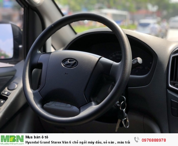 Hyundai Grand Starex Ván 6 chỗ ngồi máy dầu, số sàn , màu trắng, Sản xuất 2016