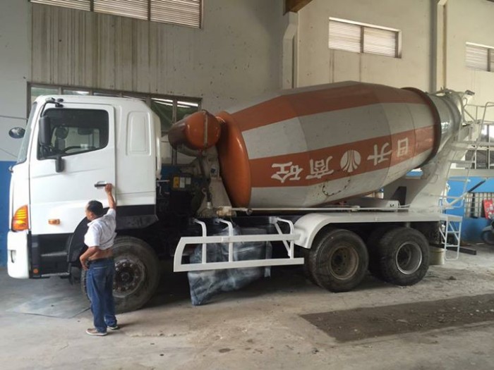 Bán 2 xe bồn trộn betong hino 10m3 sx 2012,xe nhập khẩu