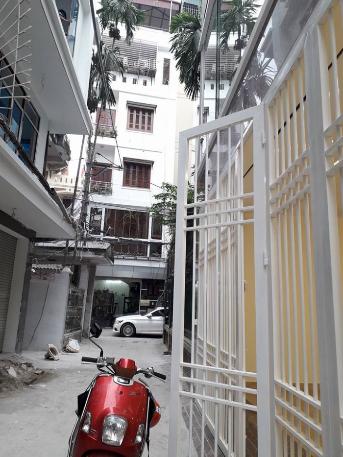 Hiếm! Bán nhà ở ngay 40mx6T , gara ô tô, ngõ ô tô , Tây Hồ