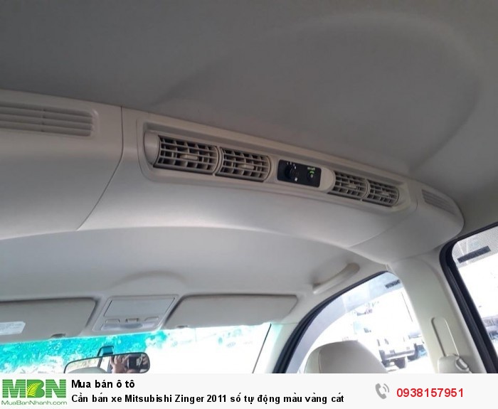 Cần bán xe Mitsubishi Zinger 2011 số tự động màu vàng cát