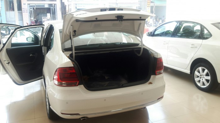 Bán ô tô Volkswagen Polo GP số tự động sản xuất 2015, màu trắng, nhập khẩu nguyên chiếc