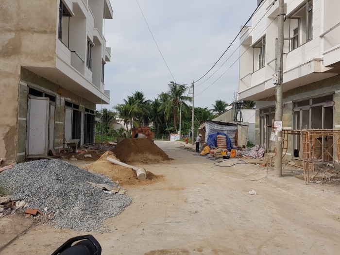 Nhà 1 trệt 2 Lầu ĐẸP 52 m2 số 21/2 đường 21 nguyễn Xiển,Q9, đường trước nhựa 8m