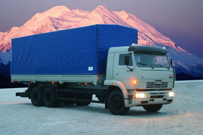 Xe Kamaz 3 chân thùng mui bạc sản xuất 2016