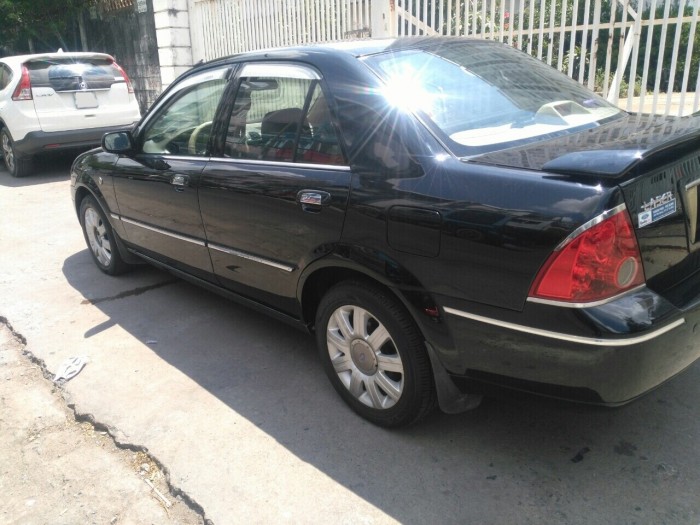 Bán Ford Laser 1.8 số sàn 2004 màu đen xe 1 chủ zin