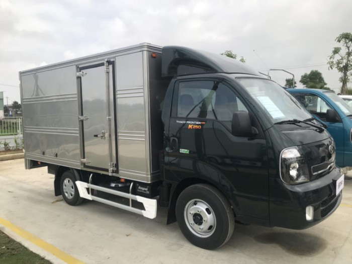 Bán xe tải thaco  2018 kiak250 tải trọng 2 tấn4  ,k200 1 tấn9 xem xe tại vòng xoay gò dầu, có trả góp