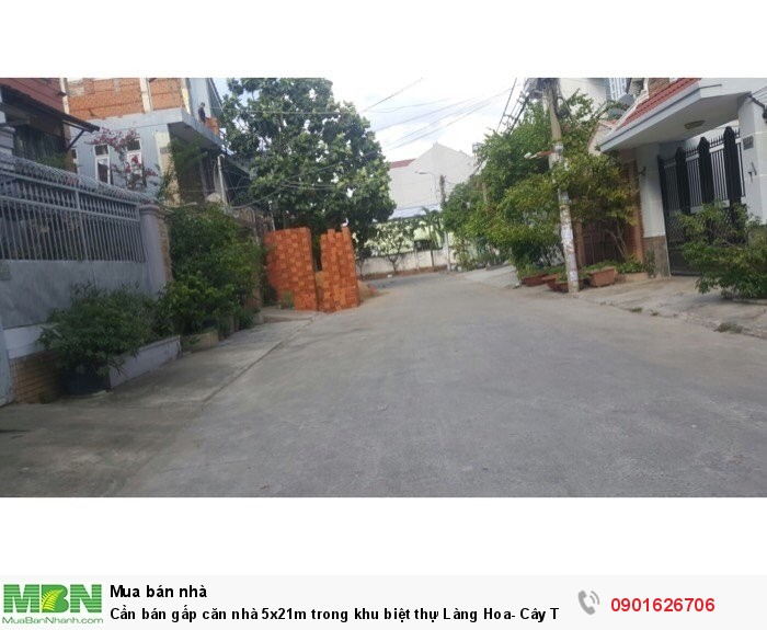 Cần bán gấp căn nhà 5x21m trong khu biệt thự Làng Hoa- Cây Trâm, GV. Đối diện ngay công viên Làng Hoa