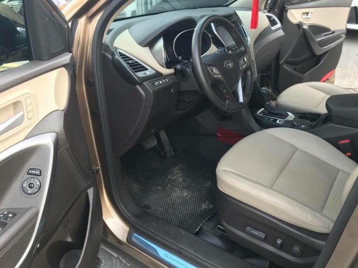 Bán Hyundai Santafe 2.4 Full 2017 chạy xăng vàng cát xe mới đi 2000 km