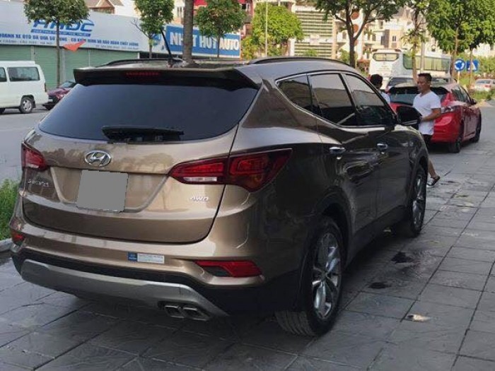 Bán Hyundai Santafe 2.4 Full 2017 chạy xăng vàng cát xe mới đi 2000 km