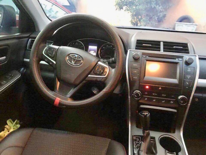 Toyota Camry SE 2.5 màu trắng, sản xuất 2015, đăng ký 8/2017