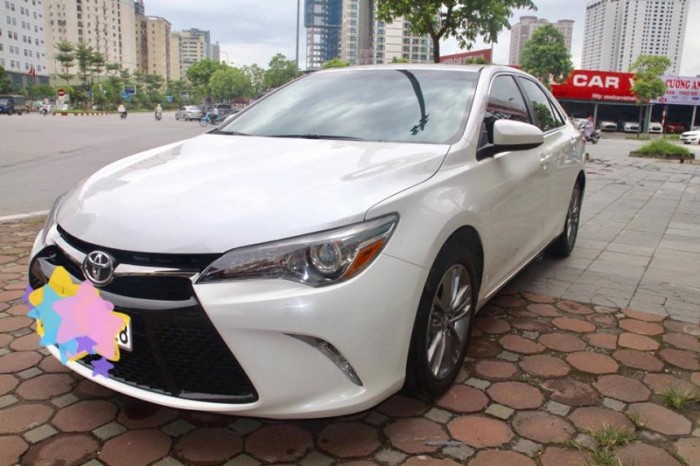 Toyota Camry SE 2.5 màu trắng, sản xuất 2015, đăng ký 8/2017