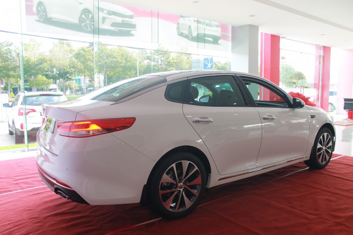 (KIA Bà Rịa Vũng Tàu) Cần bán Kia Optima 2.0 ATH màu trắng, giá tốt, hỗ trợ ngân hàng,bảo hiểm