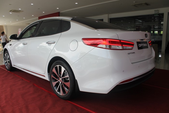 (KIA Bà Rịa Vũng Tàu) Cần bán Kia Optima 2.0 ATH màu trắng, giá tốt, hỗ trợ ngân hàng,bảo hiểm