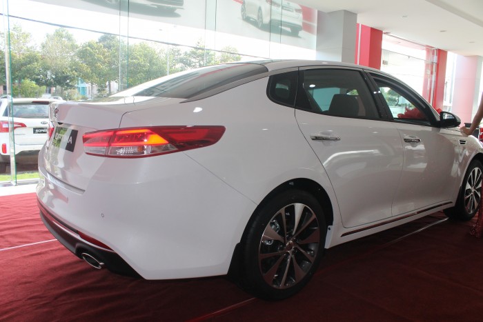 (KIA Bà Rịa Vũng Tàu) Cần bán Kia Optima 2.0 ATH màu trắng, giá tốt, hỗ trợ ngân hàng,bảo hiểm