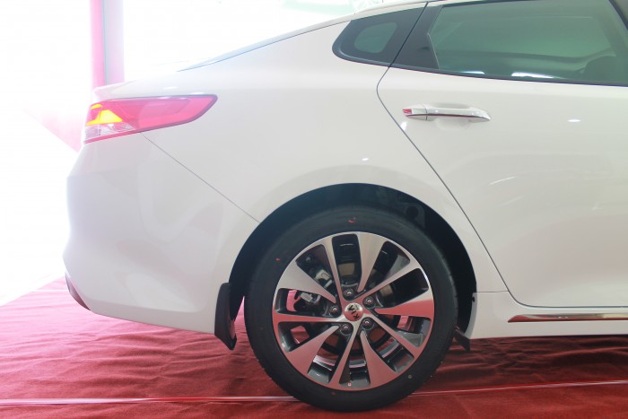 (KIA Bà Rịa Vũng Tàu) Cần bán Kia Optima 2.0 ATH màu trắng, giá tốt, hỗ trợ ngân hàng,bảo hiểm