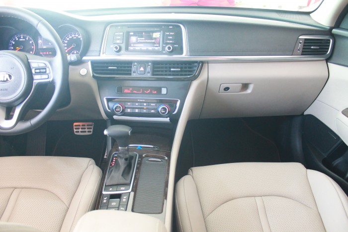 (KIA Bà Rịa Vũng Tàu) Cần bán Kia Optima 2.0 ATH màu trắng, giá tốt, hỗ trợ ngân hàng,bảo hiểm
