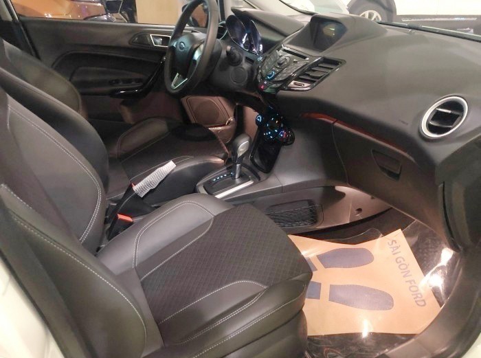 Quận 9 | Xe 5 chỗ Ford Fiesta Titanium | Trả trước 170 triệu | Ngân hàng 24h