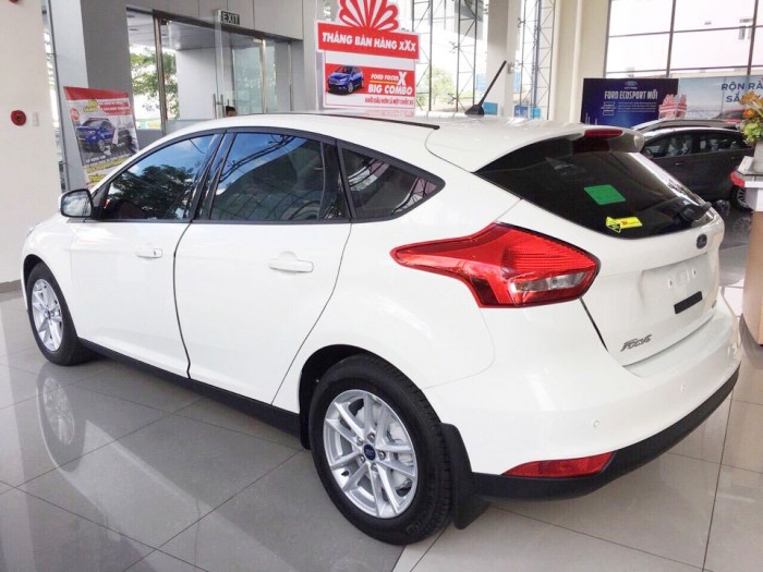 Thủ Đức: 5 Chỗ Ford Focus Titanium | Trả trước 180 Triệu | 5 ngày nhận xe