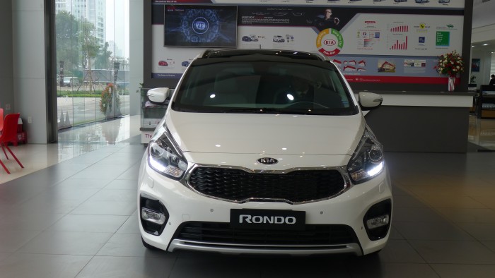 Bán Kia Rondo MT 2018 mới giá 609tr, trả góp 90%, khuyễn mại khủng mùa WORD CUP