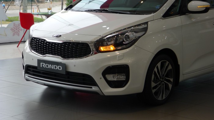 Bán Kia Rondo MT 2018 mới giá 609tr, trả góp 90%, khuyễn mại khủng mùa WORD CUP