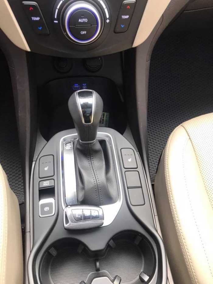 Santafe 4WD sản xuất và đăng ký 2017 chính chủ Full kịch đồ lốp sơ cua chưa hạ