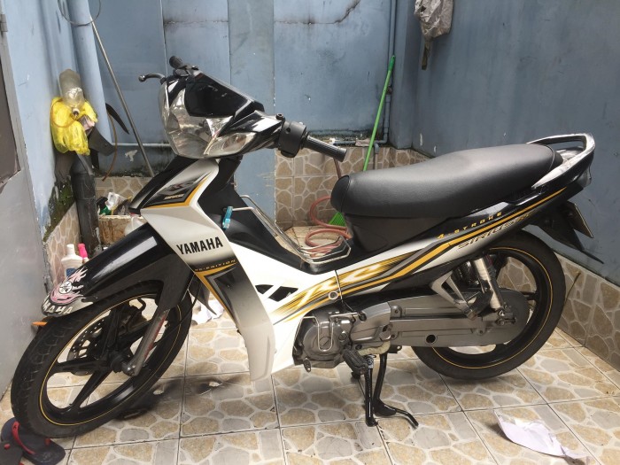 Xe Sirius RC trắng vàng. bánh mân thẳng đỉa