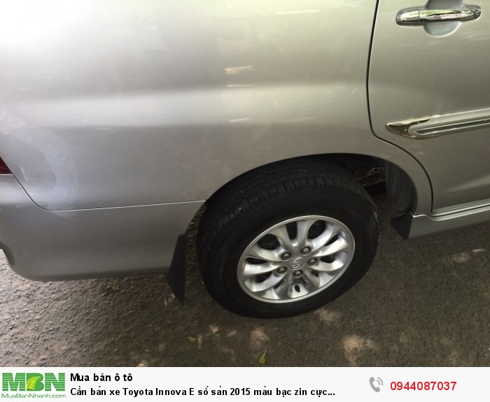 Cần bán xe Toyota Innova E số sàn 2015 màu bạc zin cực chất