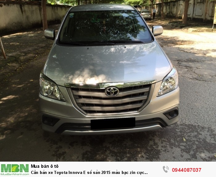 Cần bán xe Toyota Innova E số sàn 2015 màu bạc zin cực chất