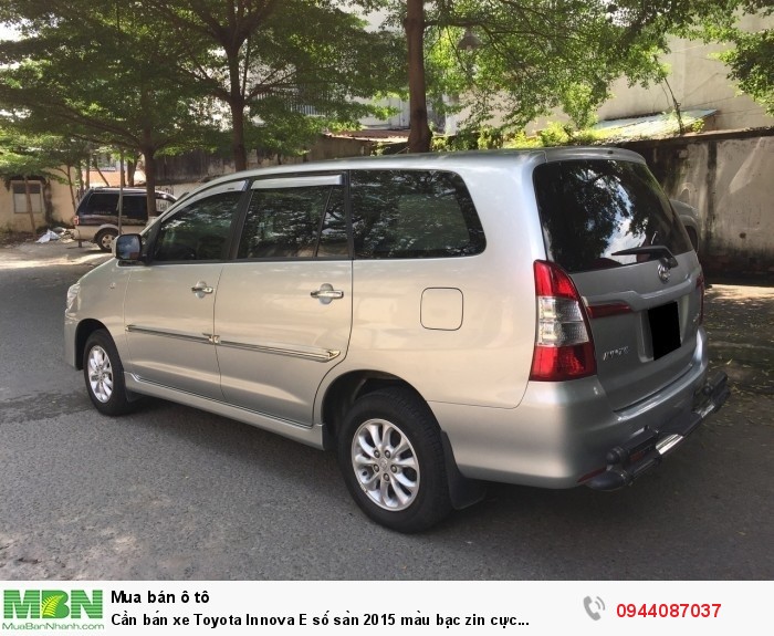 Cần bán xe Toyota Innova E số sàn 2015 màu bạc zin cực chất