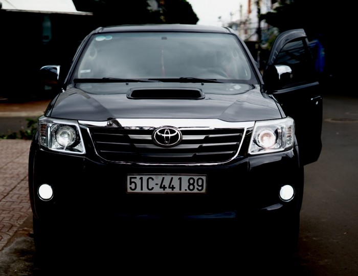 Bán xe Toyota Hilux 2.5E 4x2 MT năm sản xuất 2014, màu đen, xe nhập