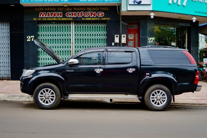 Bán xe Toyota Hilux 2.5E 4x2 MT năm sản xuất 2014, màu đen, xe nhập