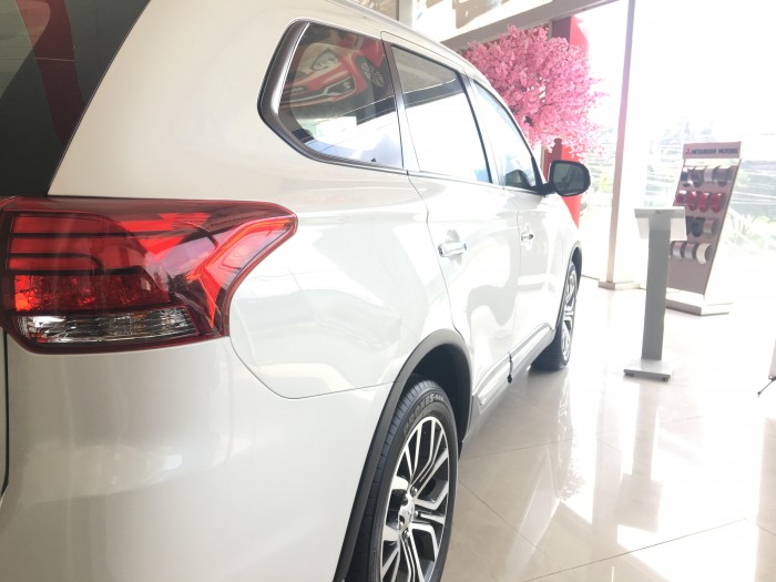 Outlander 2.0 CVT Đủ màu giao xe ngay