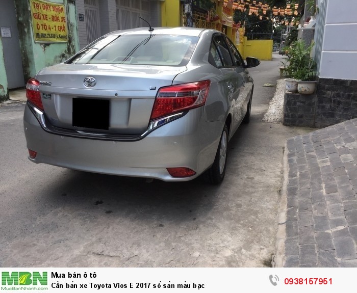 Cần bán xe Toyota Vios E 2017 số sàn màu bạc