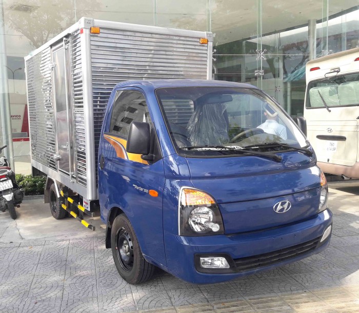 Bán Hyundai Porter New 150 đời 2018 thùng kín Inox, màu trắng, màu xanh lam