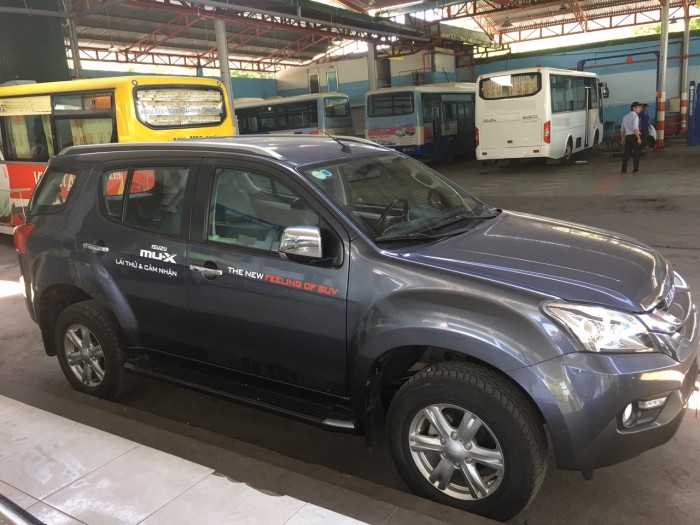 Xe 7 chỗ isuzu Mux MT 2016