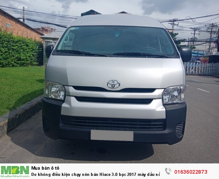 Do không điều kiện chạy nên bán Hiace 3.0 bạc 2017 máy dầu số sàn đẹp.