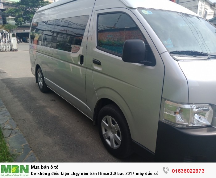 Do không điều kiện chạy nên bán Hiace 3.0 bạc 2017 máy dầu số sàn đẹp.