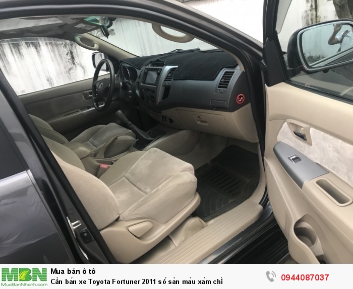 Cần bán xe Toyota Fortuner 2011 số sàn màu xám chì