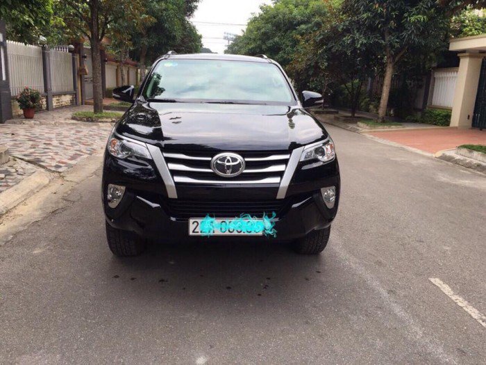 Xe Fortuner máy dầu đi lướt 2017