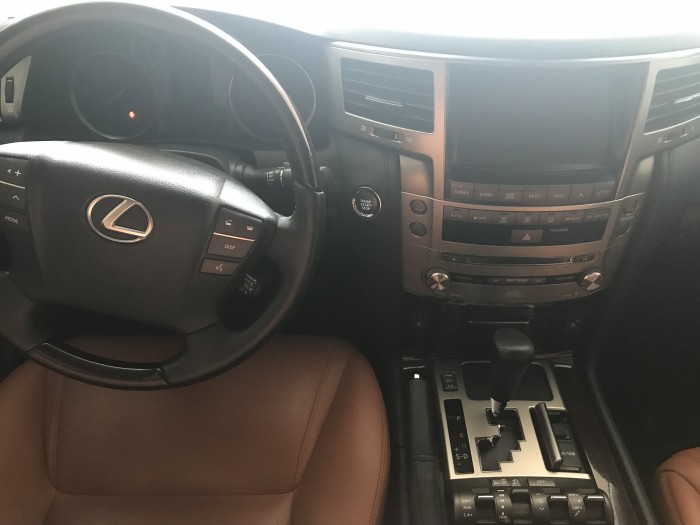 Bán Lexus LX570 màu đen,nhập mỹ,bản Full,sản xuất 2014 và đăng ký 2015,xe siêu chất,giá tốt.