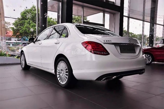 Mercedes - Benz C250 màu TRẮNG / KEM - 2017