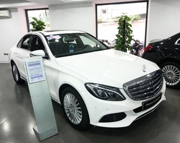 Mercedes - Benz C250 màu TRẮNG / KEM - 2017