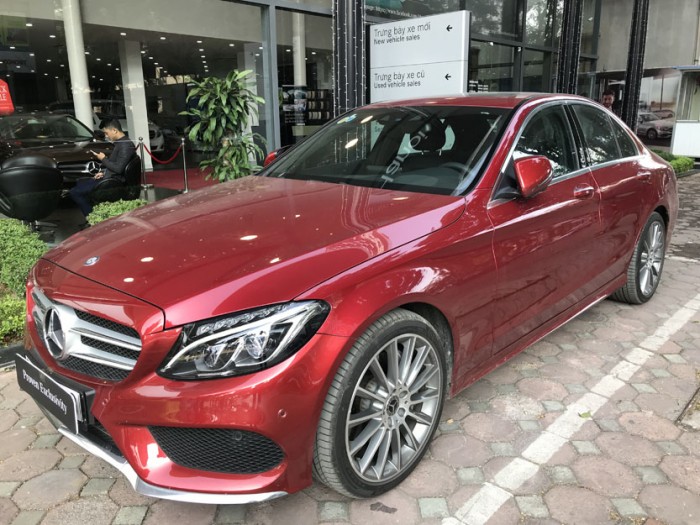 Giá xe Mercedes - BenzC300 màu đỏ Xe đăng ký tháng 5/2018