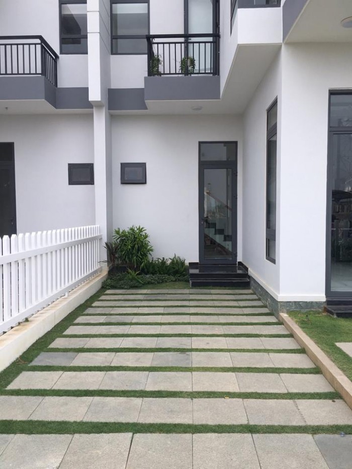 Nhà mặt tiền quốc lộ 1A 100m2