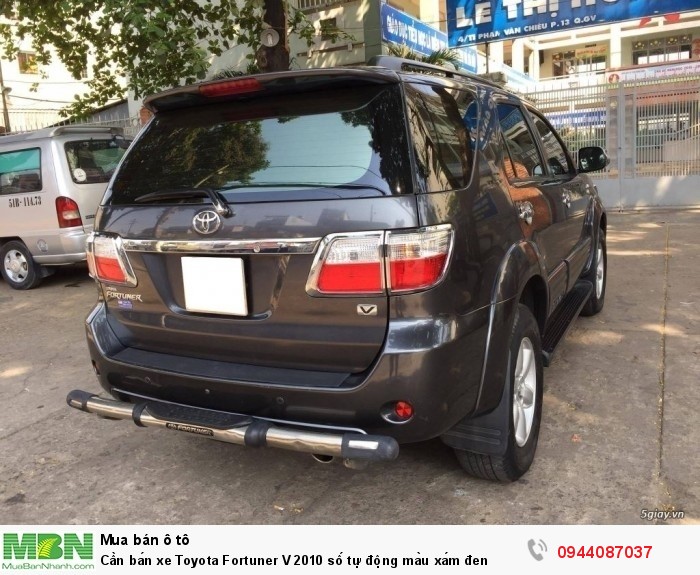Cần bán xe Toyota Fortuner V 2010 số tự động màu xám đen