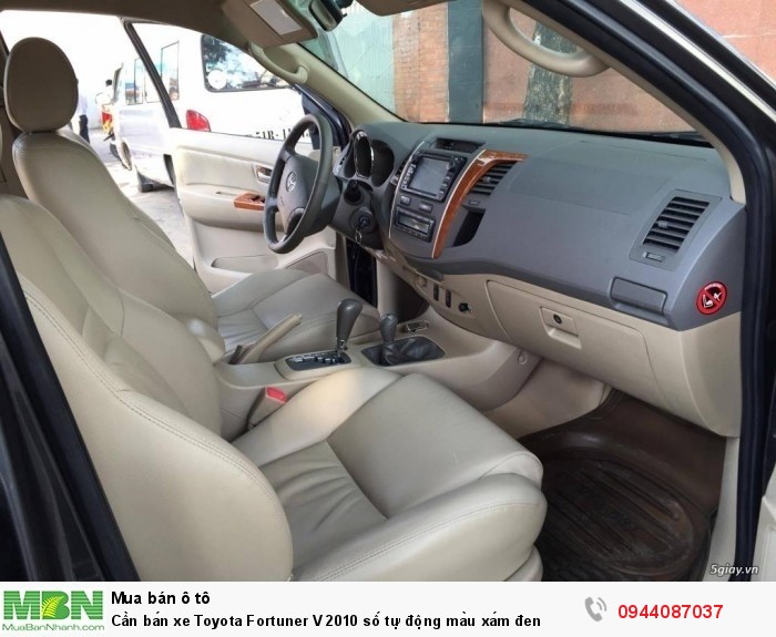 Cần bán xe Toyota Fortuner V 2010 số tự động màu xám đen