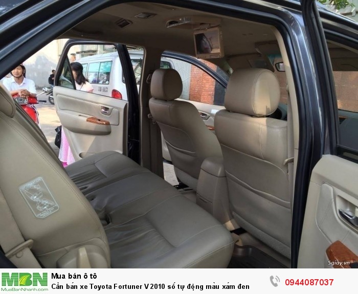 Cần bán xe Toyota Fortuner V 2010 số tự động màu xám đen