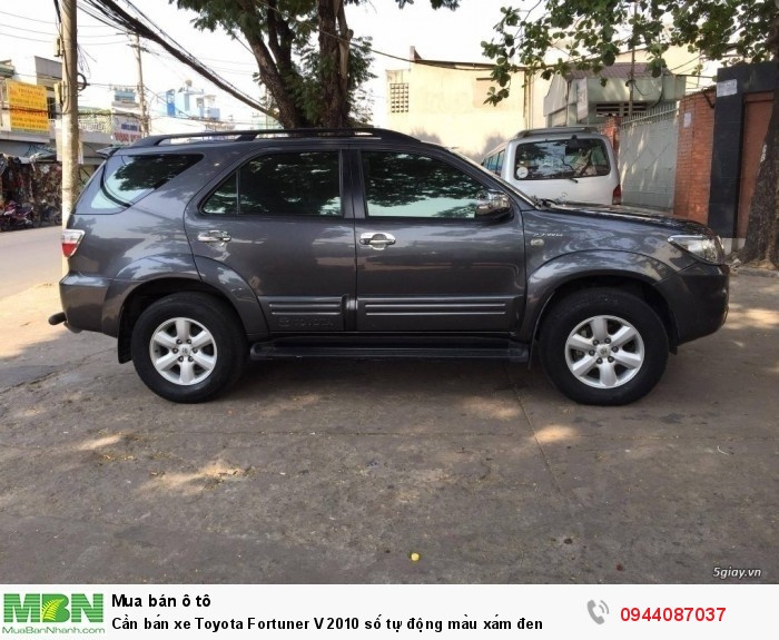Cần bán xe Toyota Fortuner V 2010 số tự động màu xám đen
