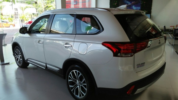 Oto Mitsubishi Outlander